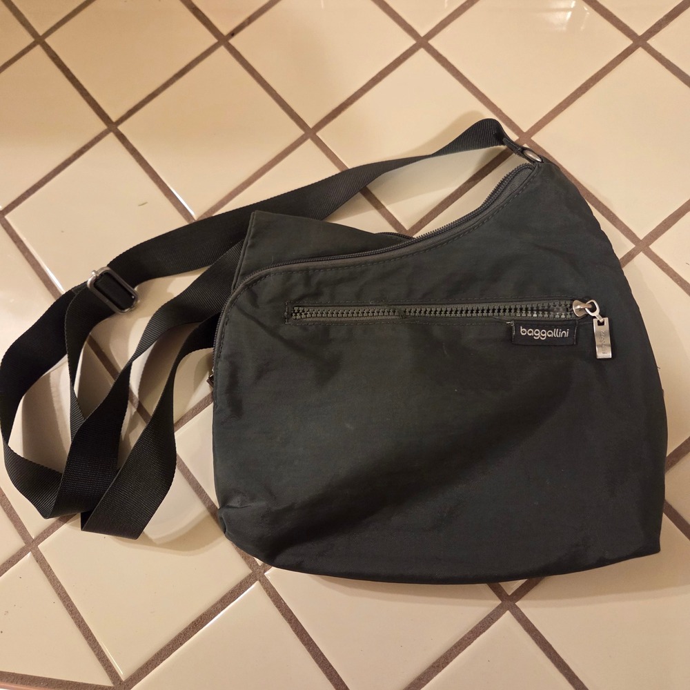 Baggallini Black Nylon Crossbody Bag Adjustable Strap Travel Everyday Organizer